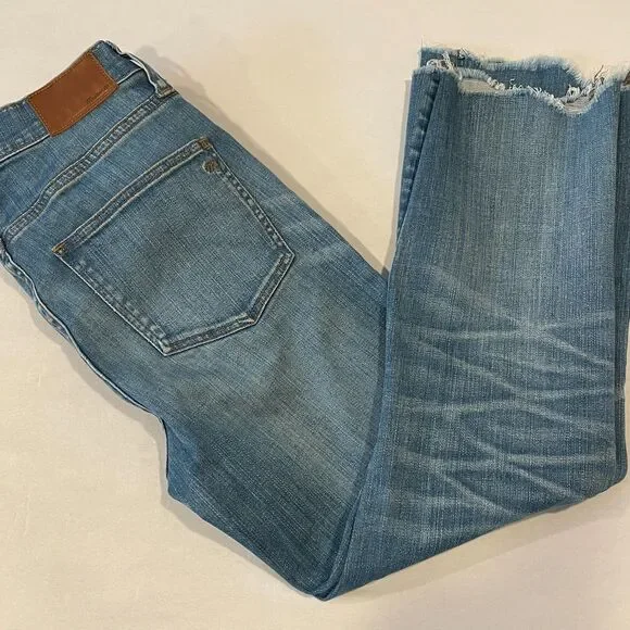 ~ Madewell 25 Jeans Cali Demi-Boot Raw Hem Button Light/Med Blue Wash Women's - Picture 11 of 15